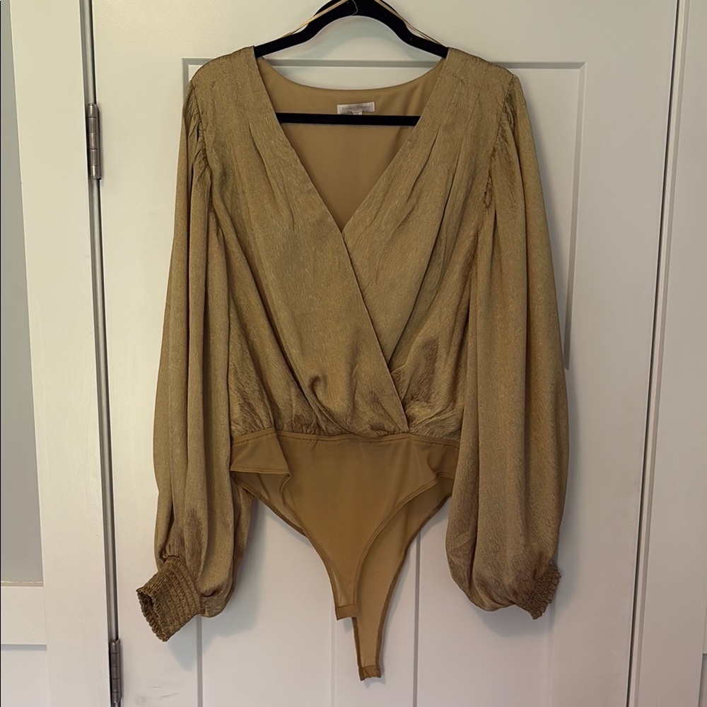 Flying tomato from vici gold flowy bodysuit